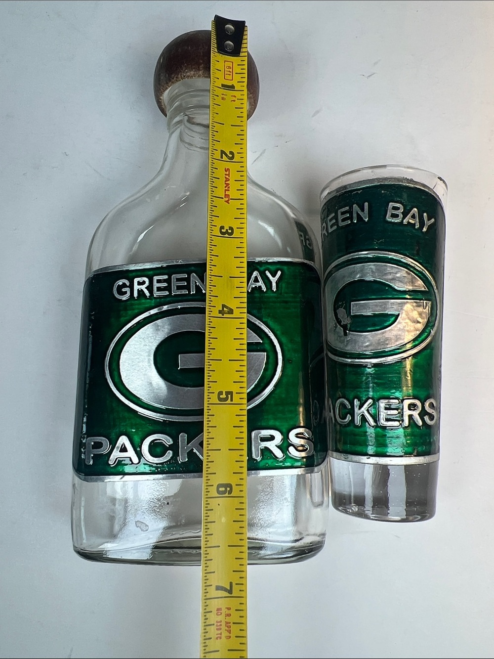 Green Glass Decanter and Shot Glass Set - Green Bay Packers Style - Picture 3 of 4